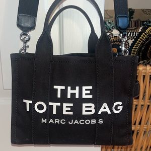 marc jacobs the mini tote bag black